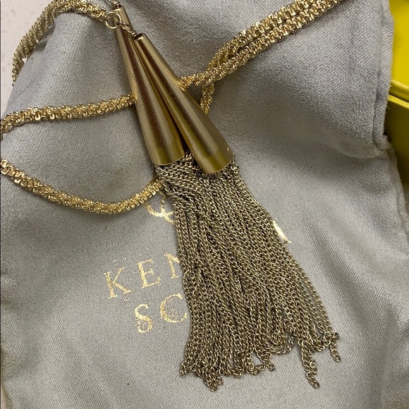 Kendra Scott Phara Necklace in Gold - Picture 2 of 2